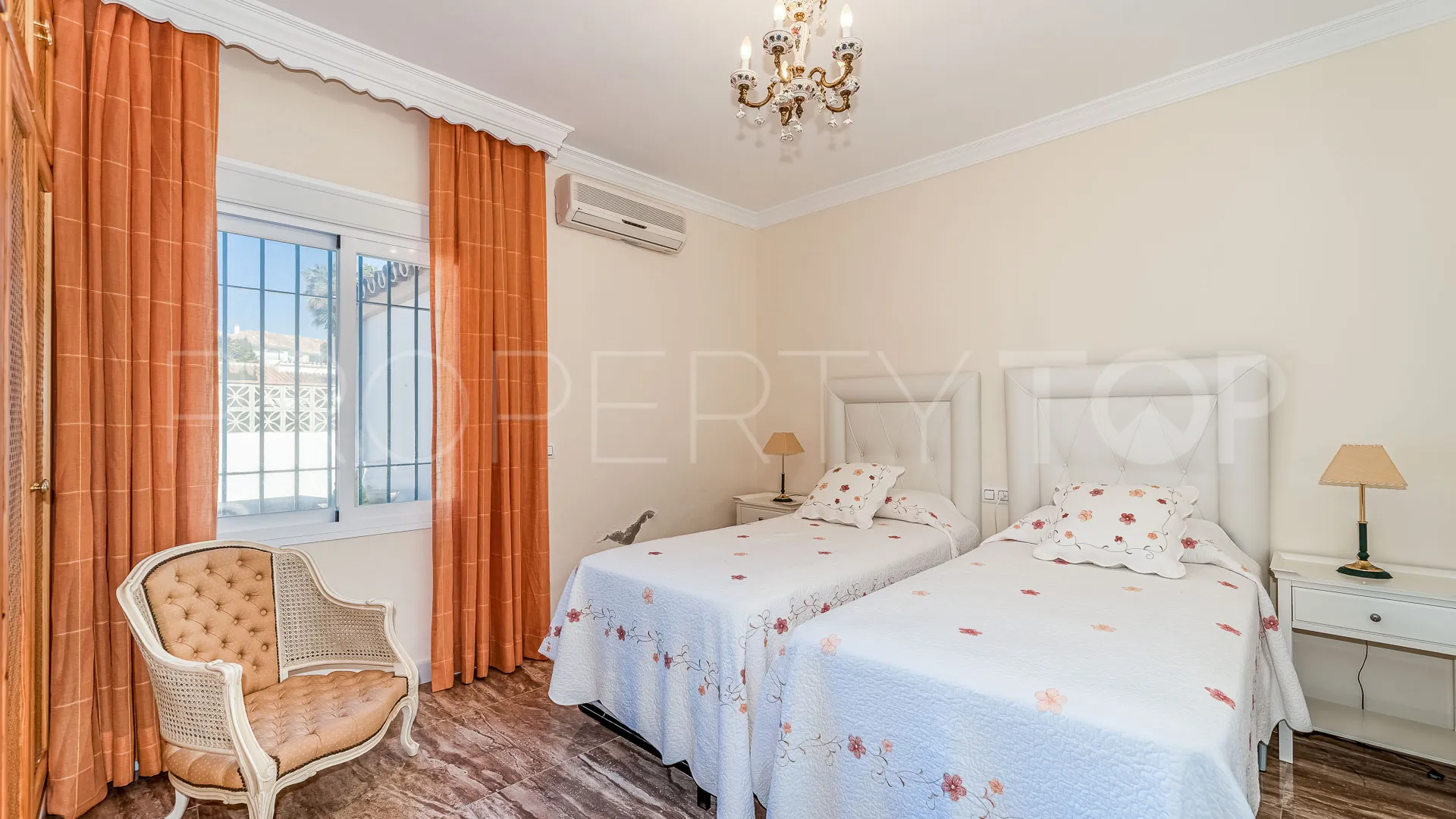 Se vende villa en Elviria