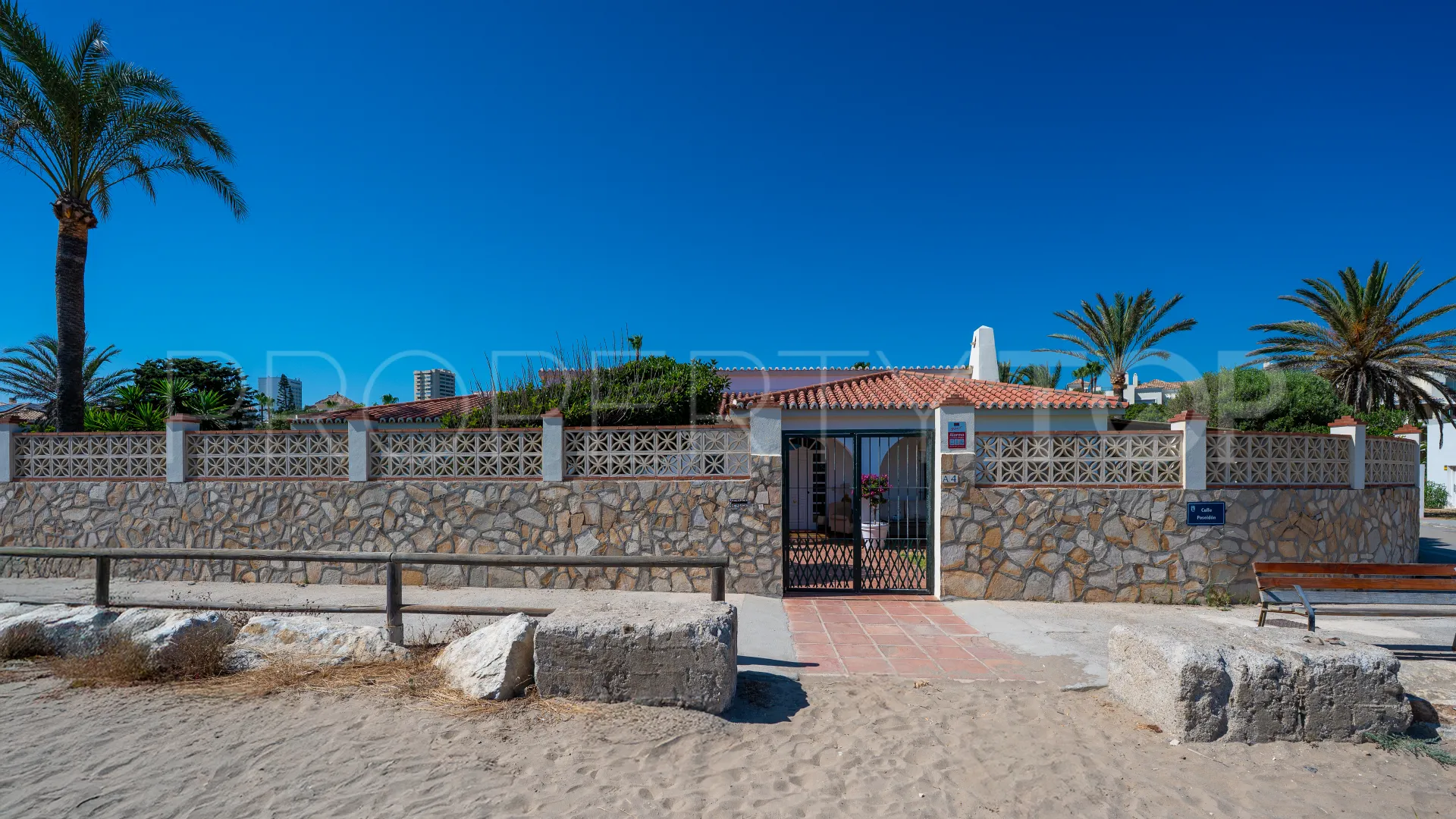 Se vende villa en Elviria
