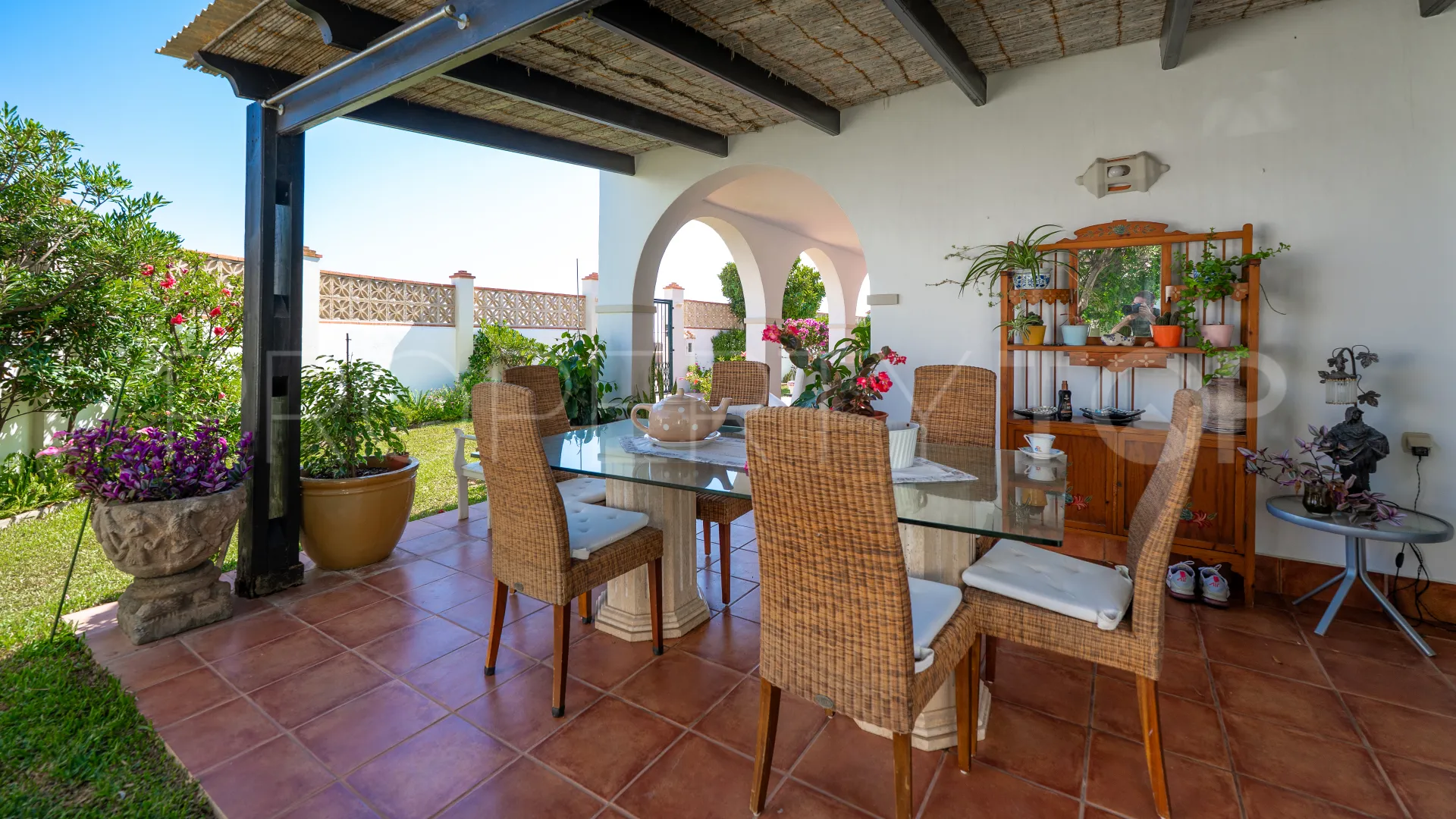 Se vende villa en Elviria