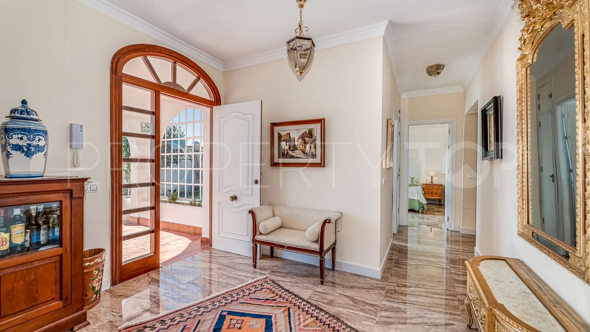 Se vende villa en Elviria