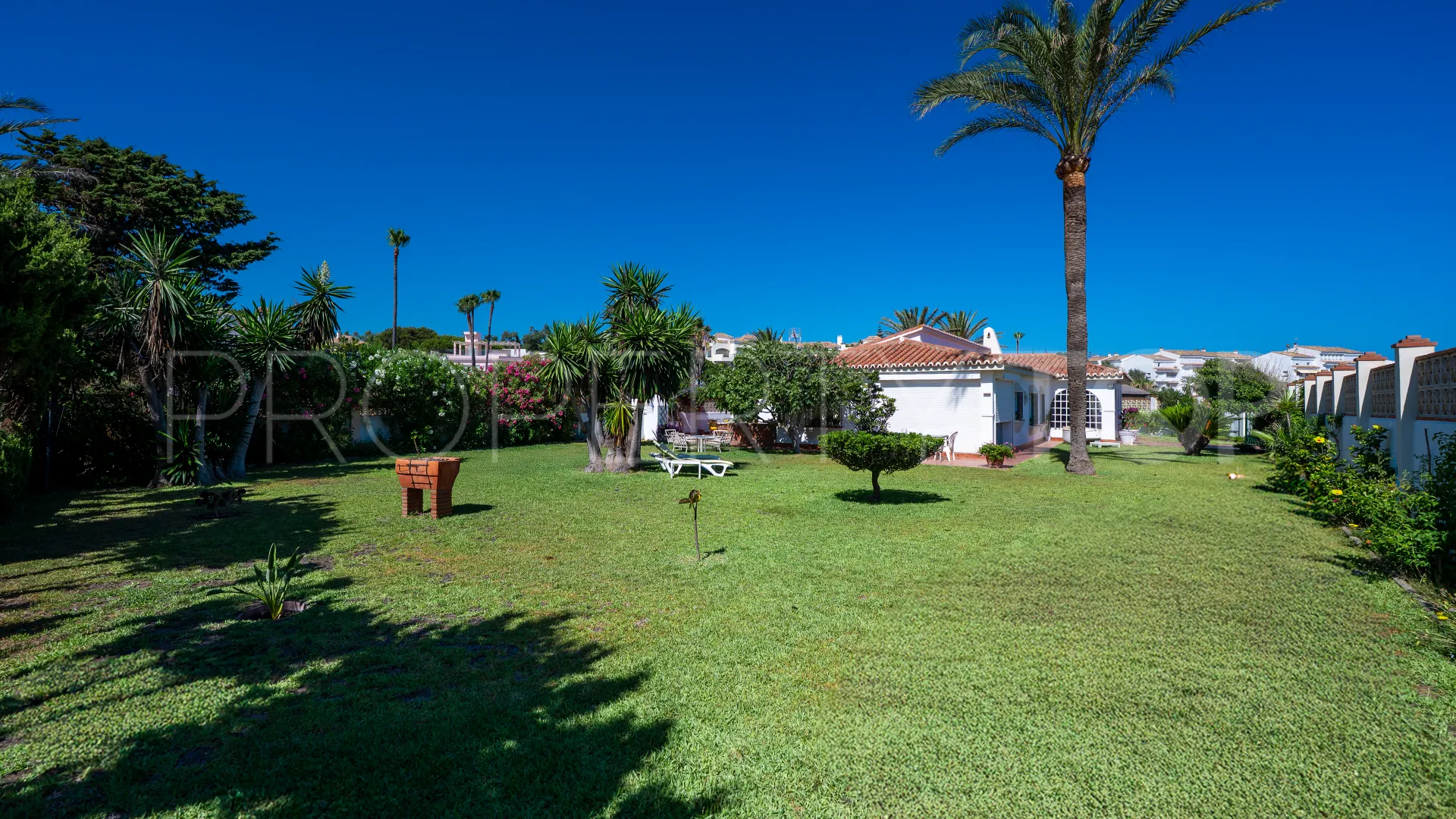 Se vende villa en Elviria