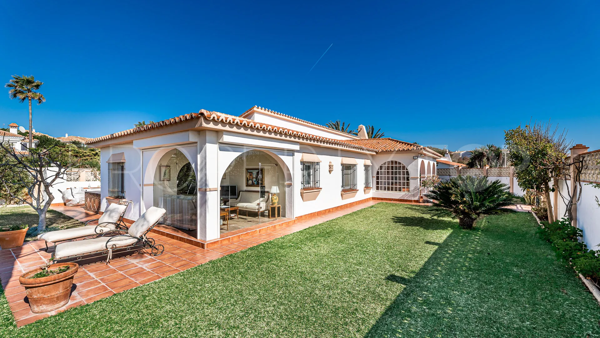 Se vende villa en Elviria