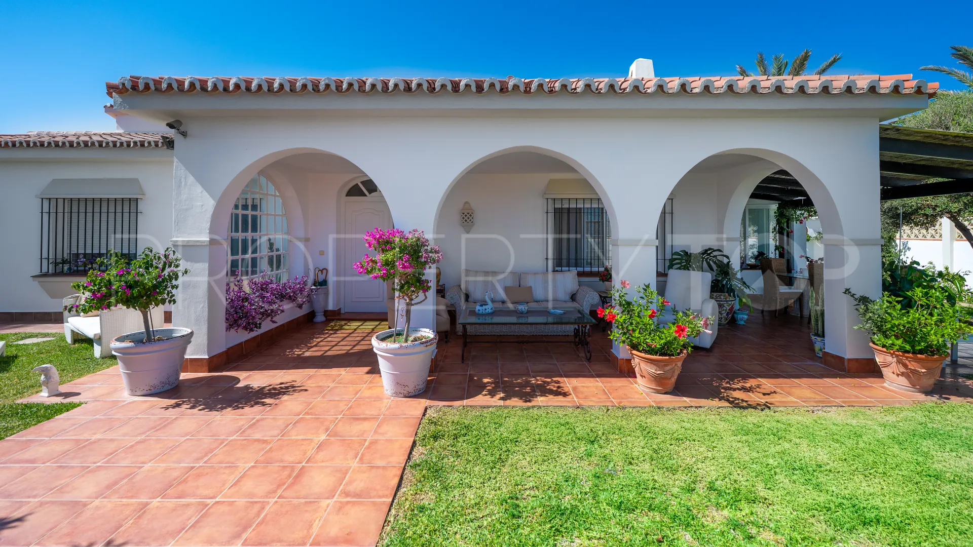 Se vende villa en Elviria