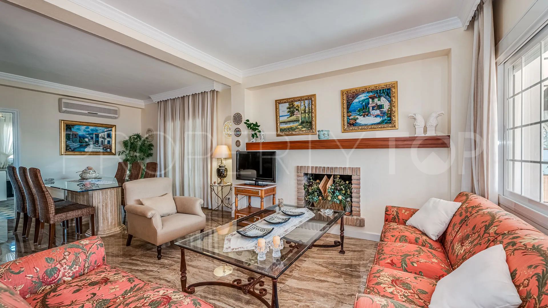 Se vende villa en Elviria