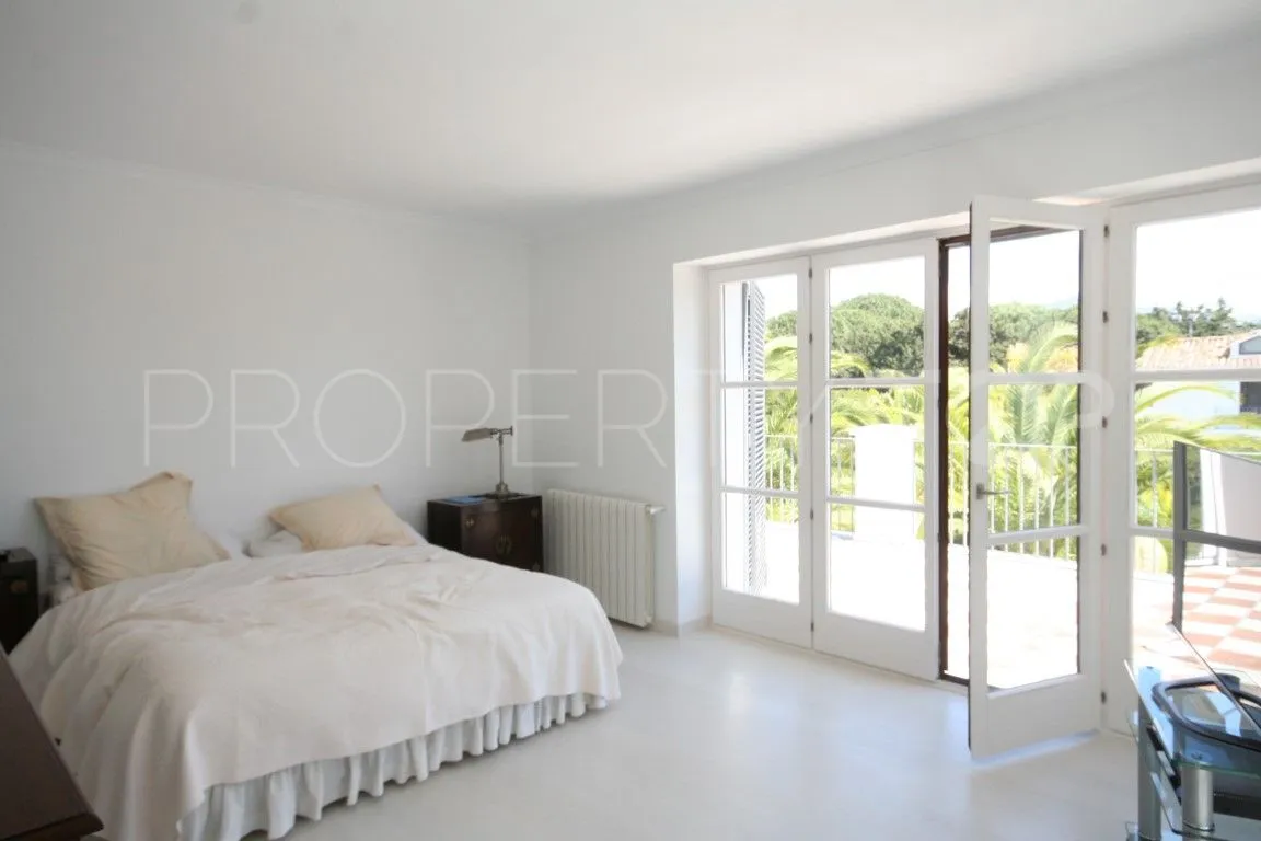 Villa a la venta en Guadalmina Baja con 6 dormitorios