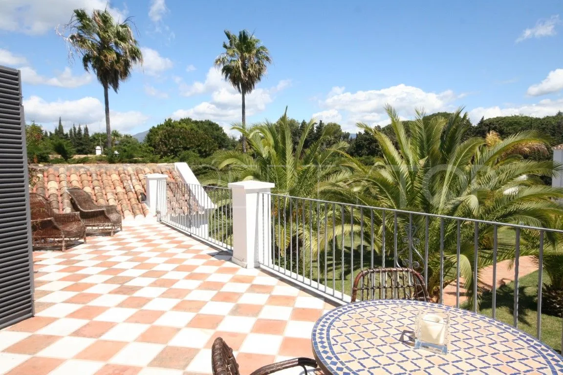 Villa a la venta en Guadalmina Baja con 6 dormitorios