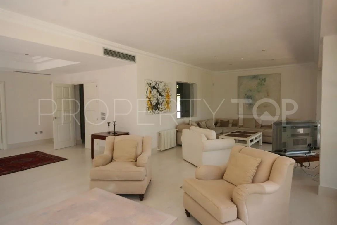 Villa a la venta en Guadalmina Baja con 6 dormitorios