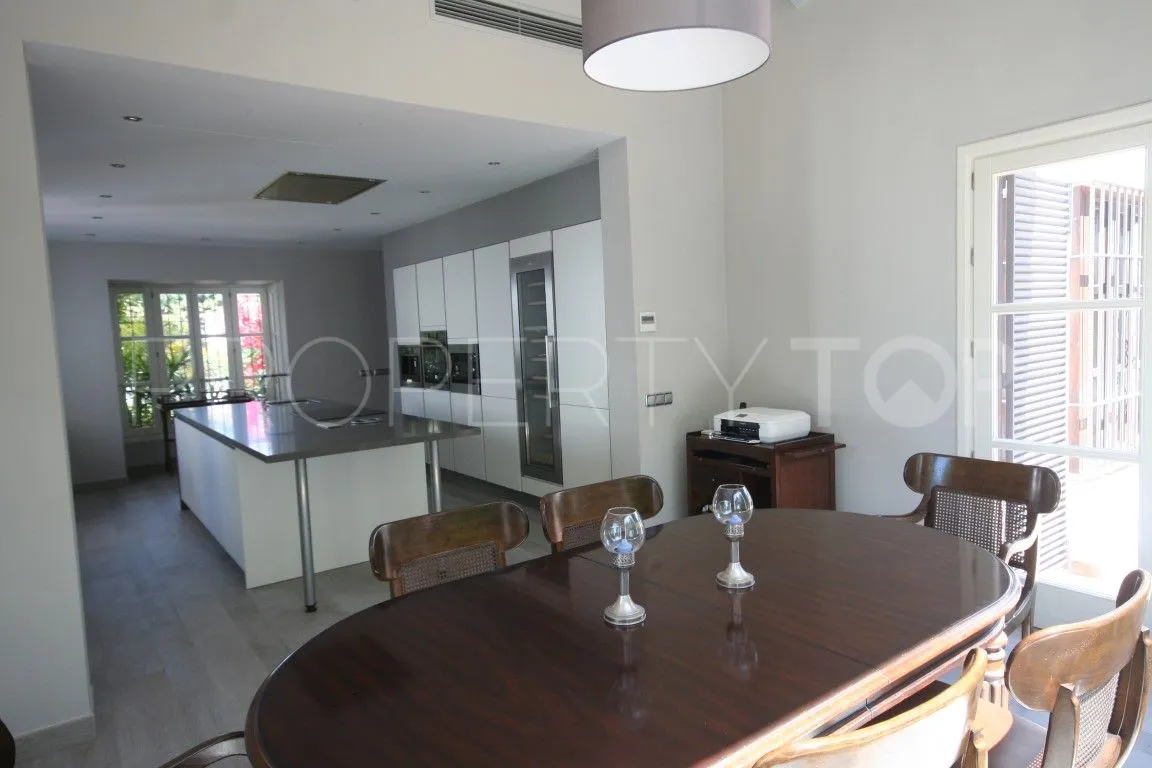 Villa a la venta en Guadalmina Baja con 6 dormitorios