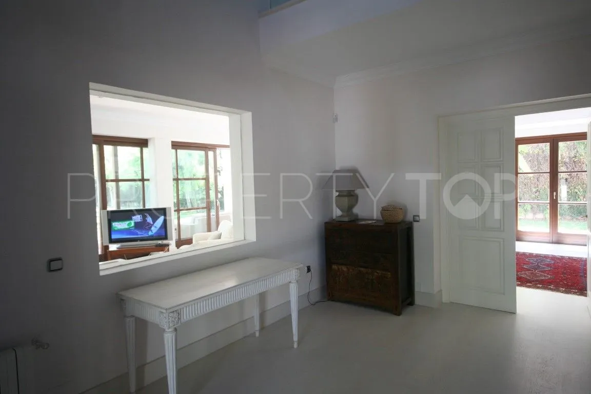 Villa a la venta en Guadalmina Baja con 6 dormitorios