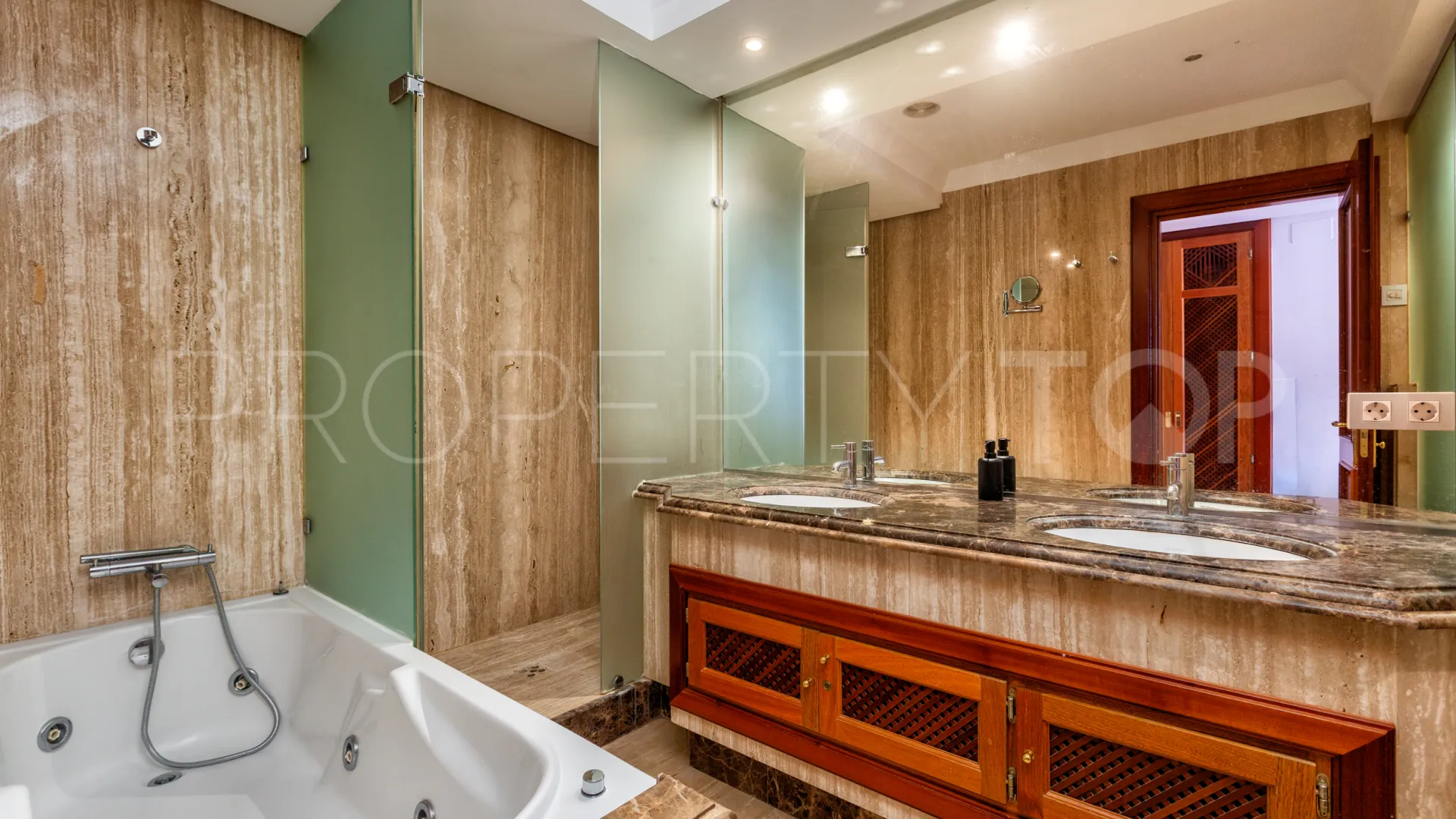 Se vende apartamento con 3 dormitorios en Mar Azul