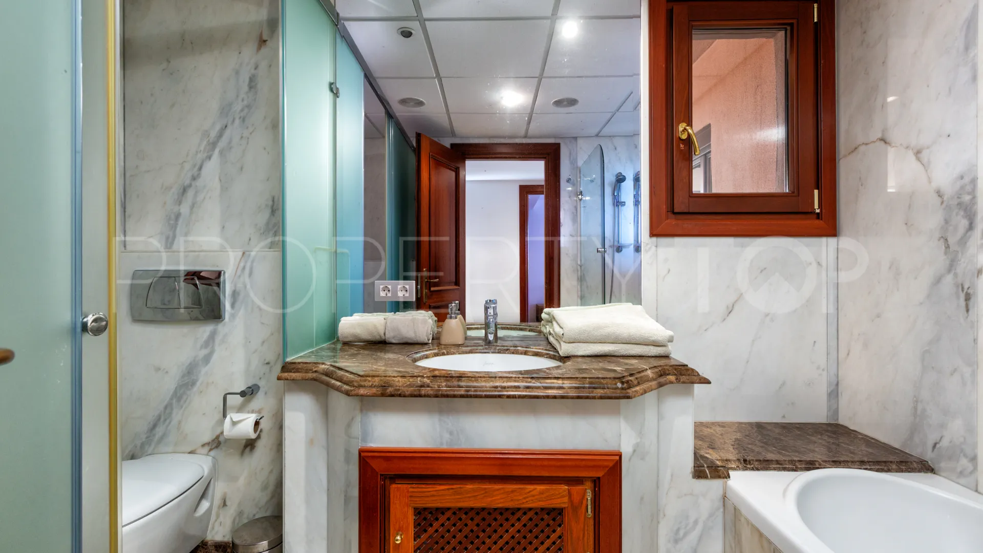Se vende apartamento con 3 dormitorios en Mar Azul