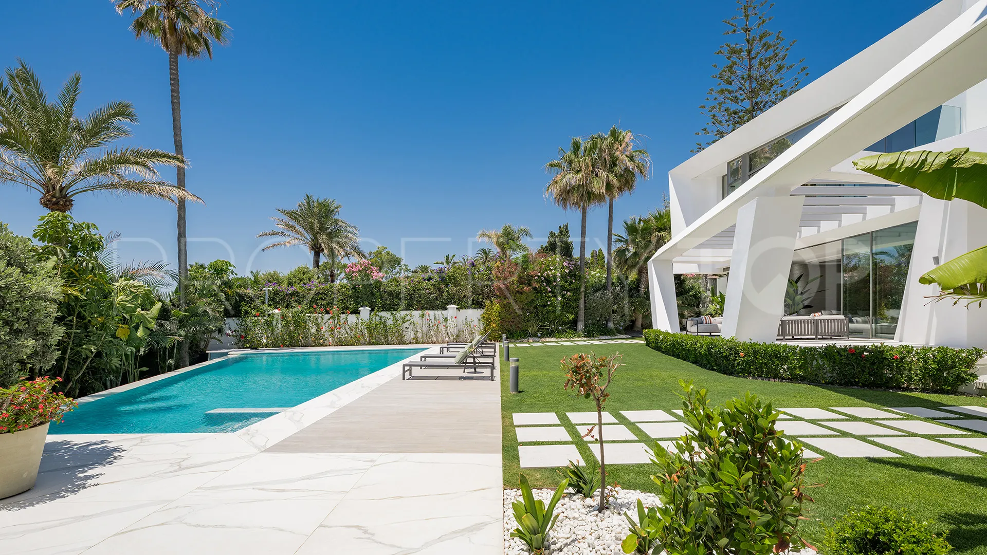 Se vende villa en Los Monteros Playa