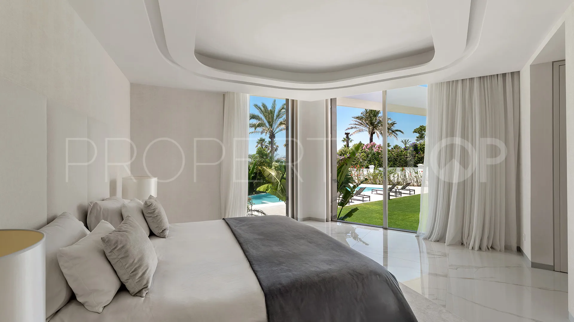 Se vende villa en Los Monteros Playa
