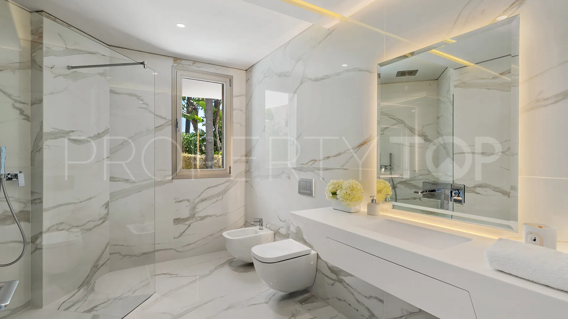 Se vende villa en Los Monteros Playa