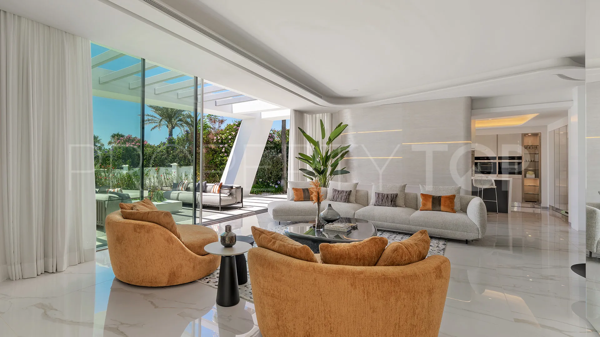 Se vende villa en Los Monteros Playa