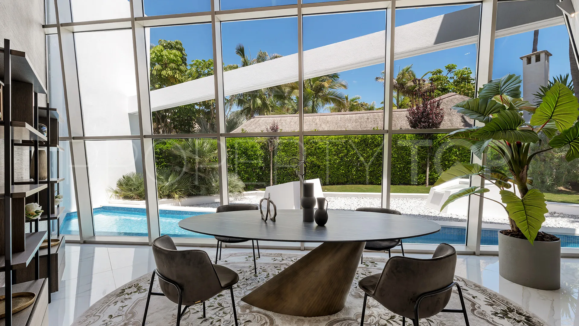 Se vende villa en Los Monteros Playa