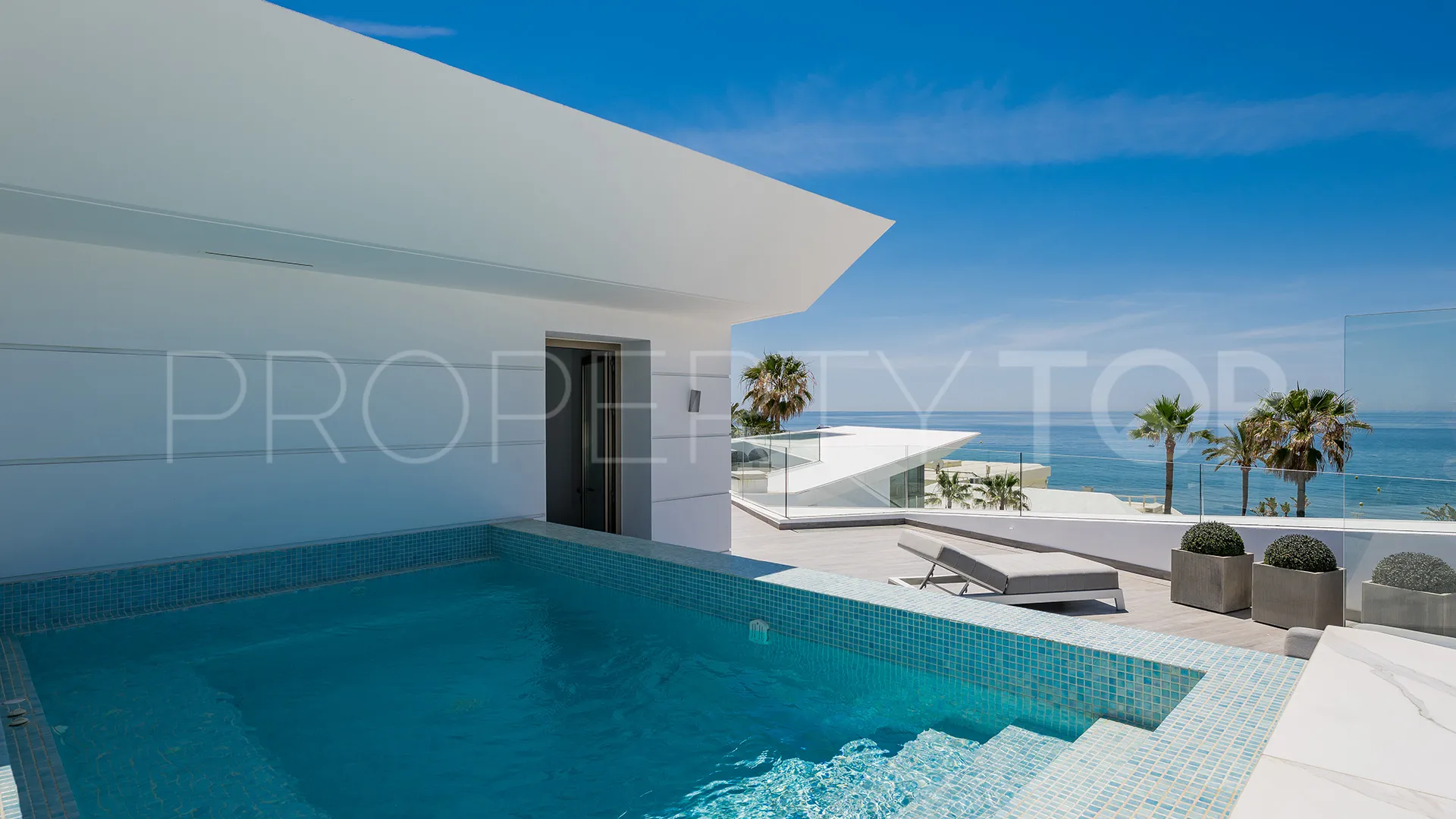 Se vende villa en Los Monteros Playa