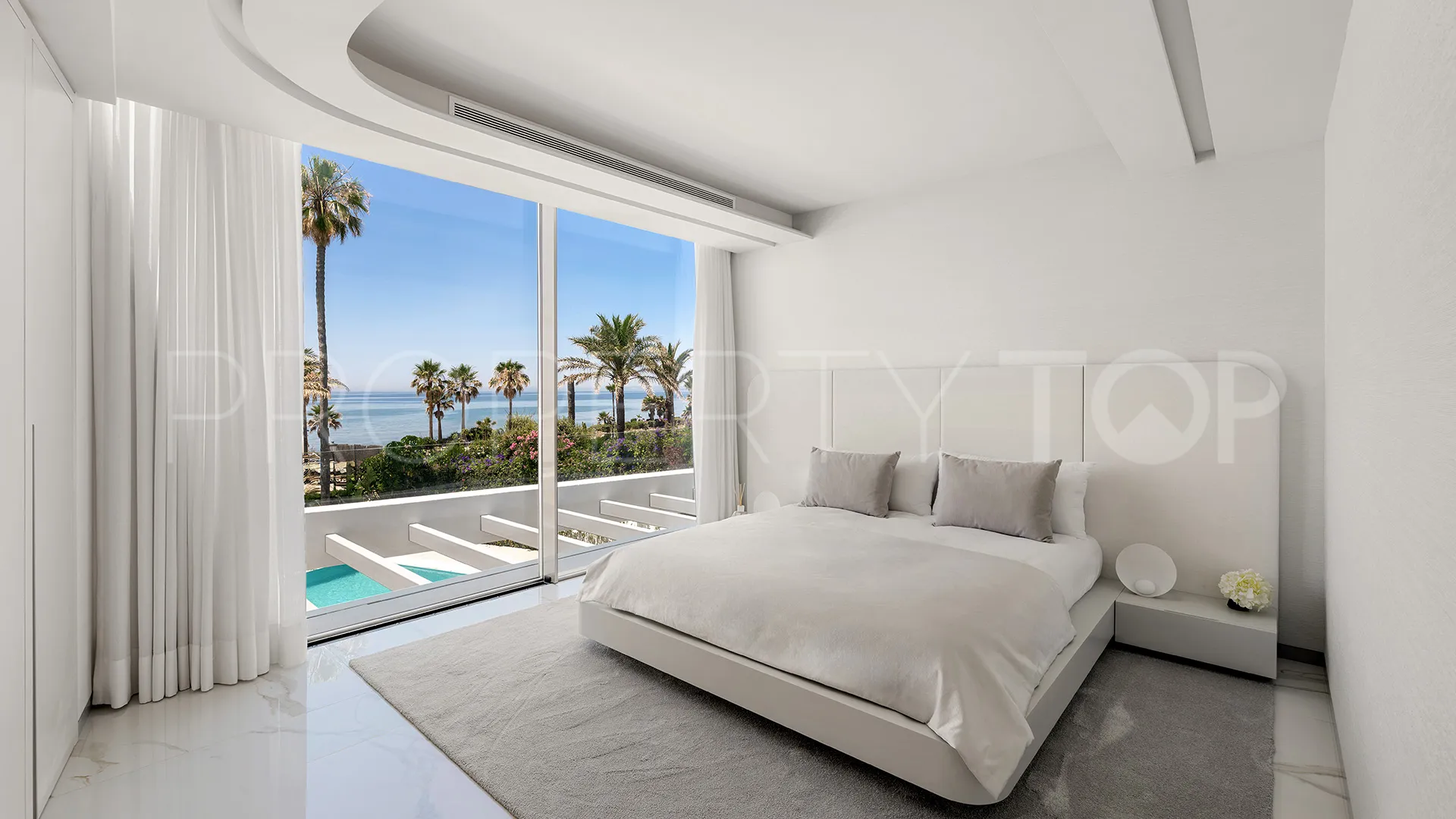 Se vende villa en Los Monteros Playa