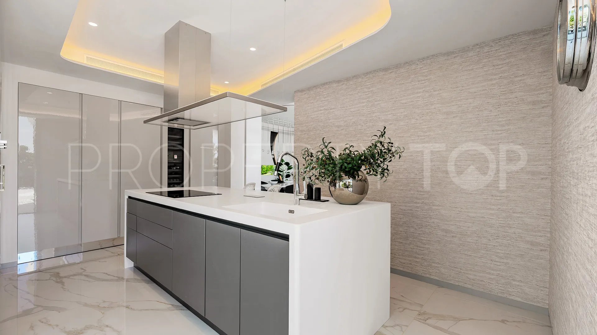 Se vende villa en Los Monteros Playa