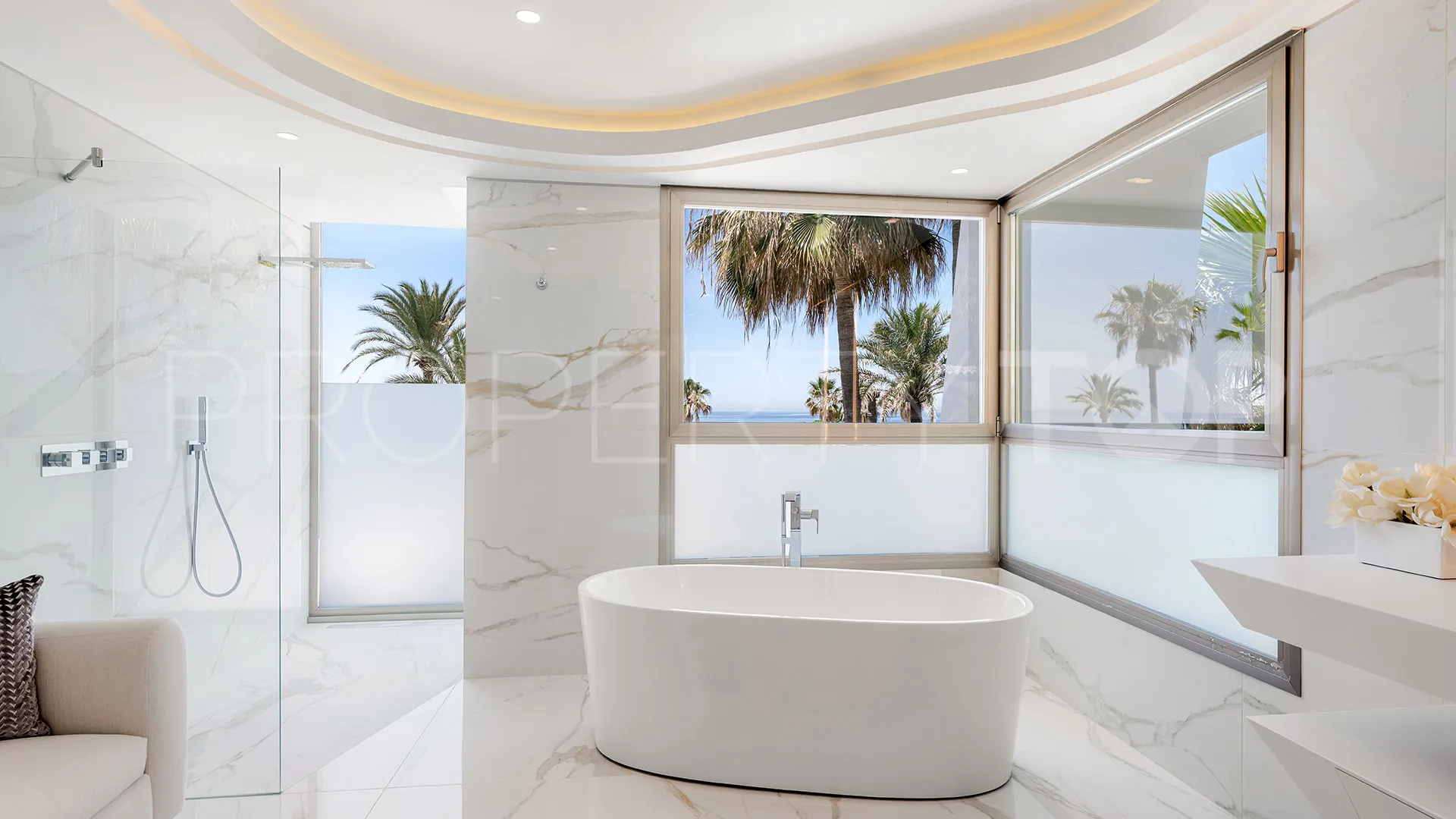 Se vende villa en Los Monteros Playa