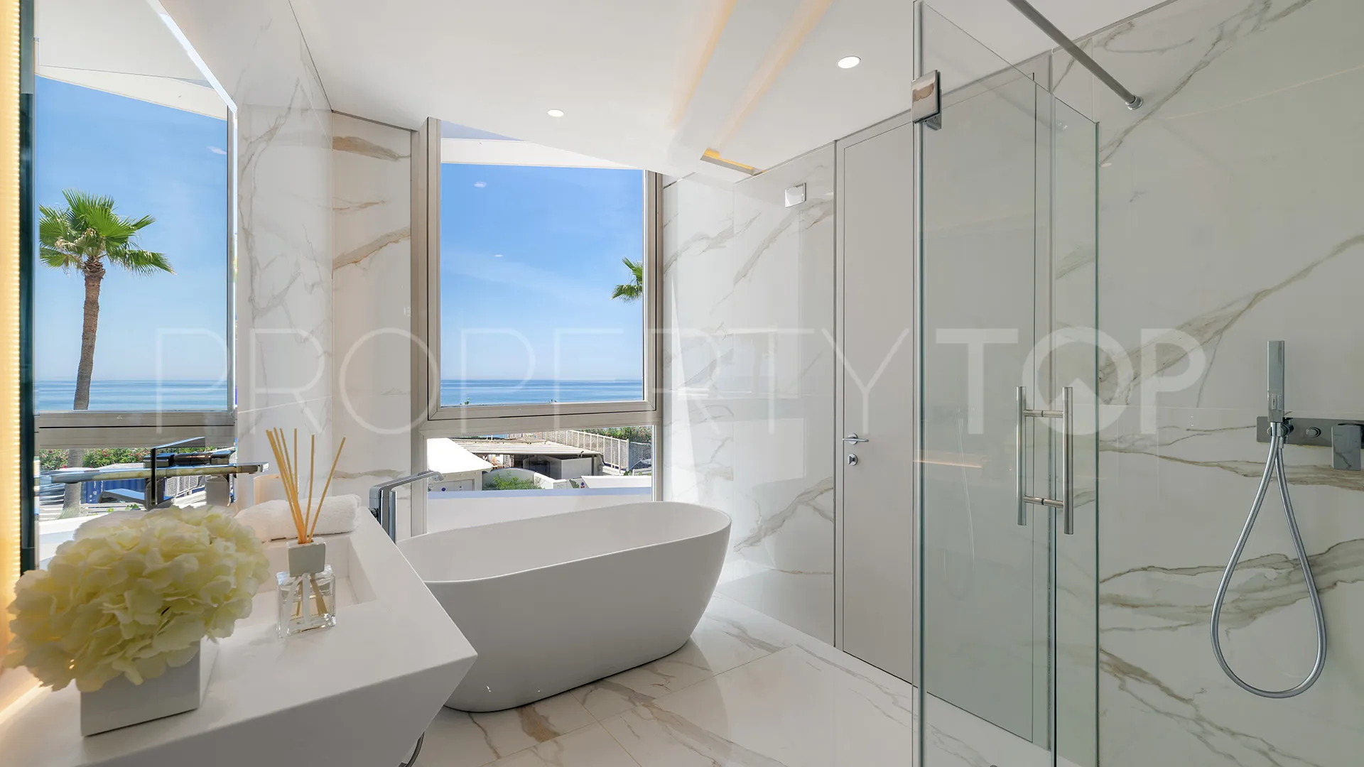 Se vende villa en Los Monteros Playa
