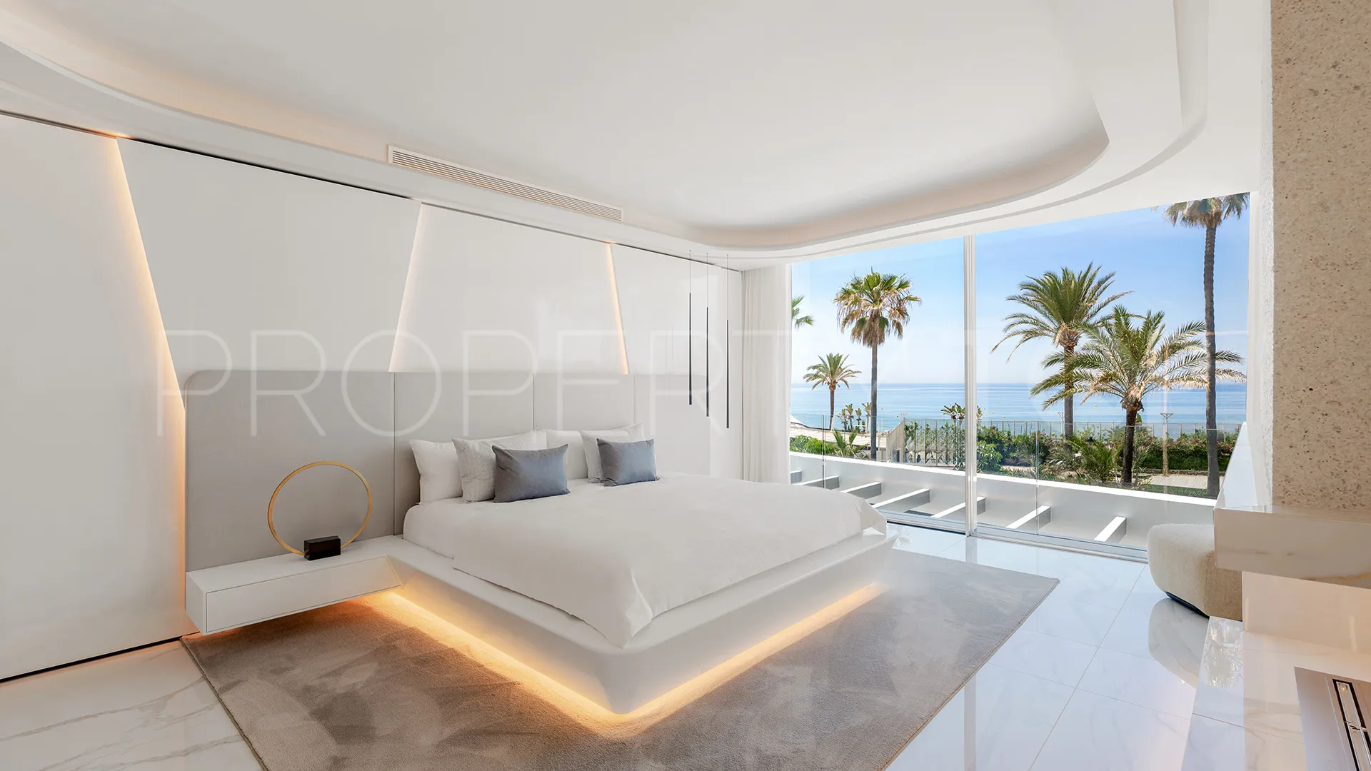 Se vende villa en Los Monteros Playa