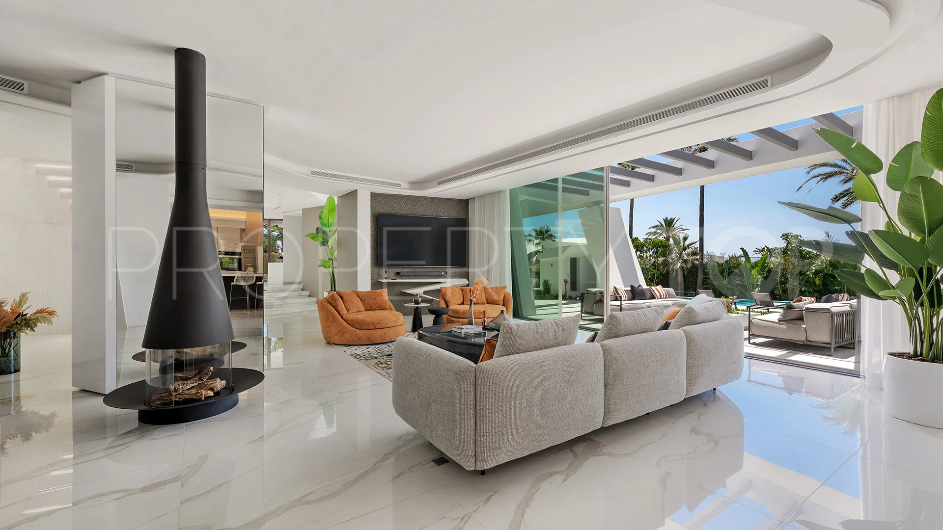 Se vende villa en Los Monteros Playa