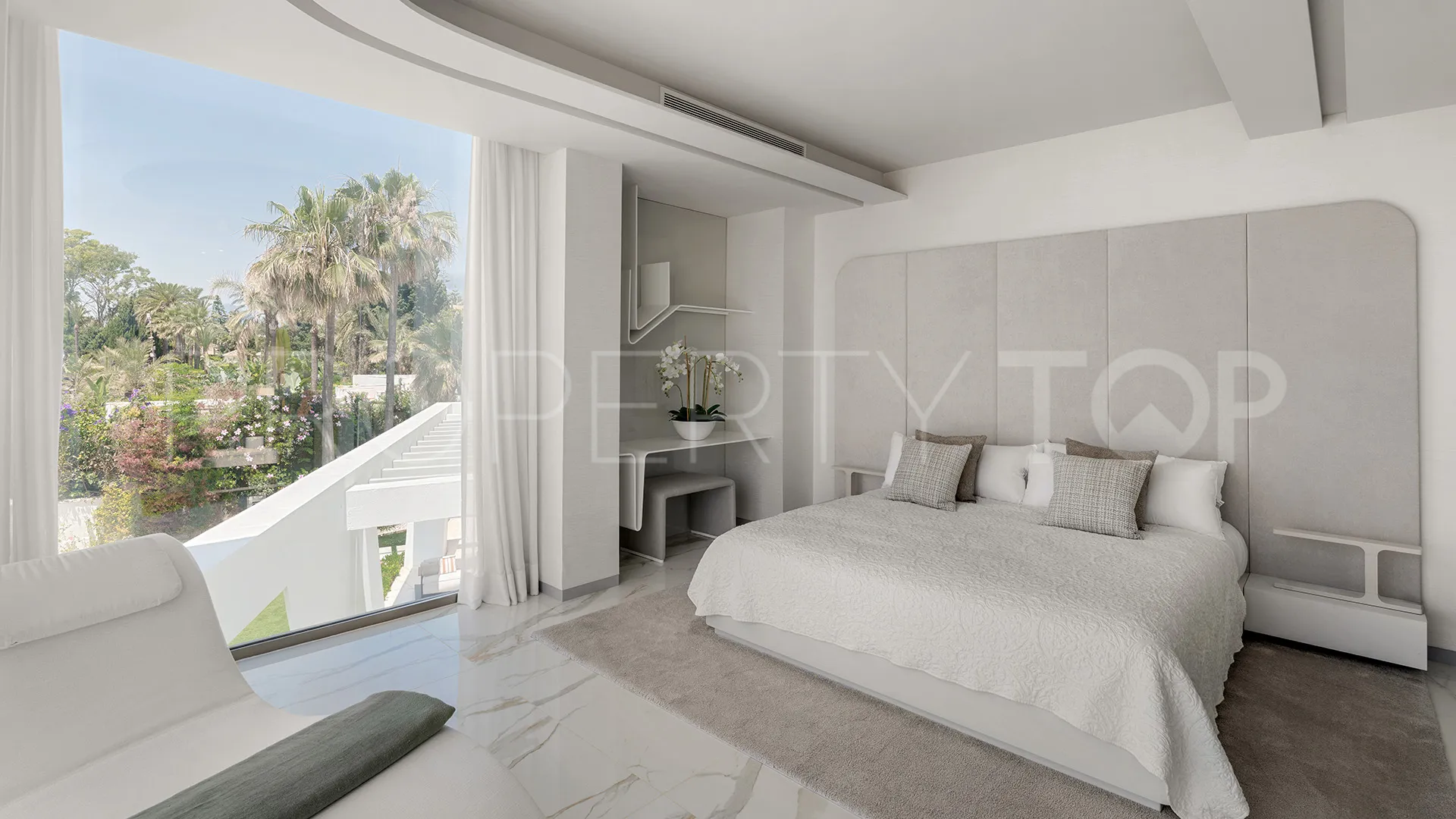 Se vende villa en Los Monteros Playa