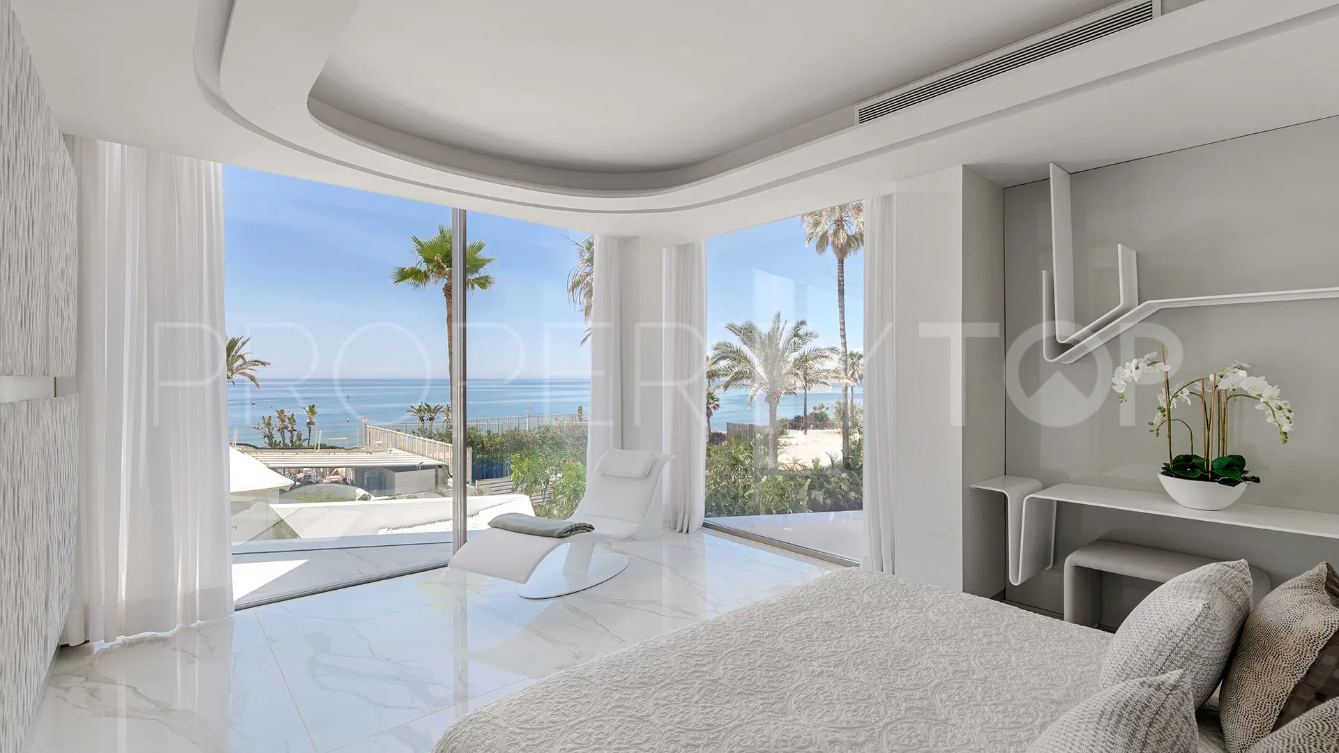 Se vende villa en Los Monteros Playa
