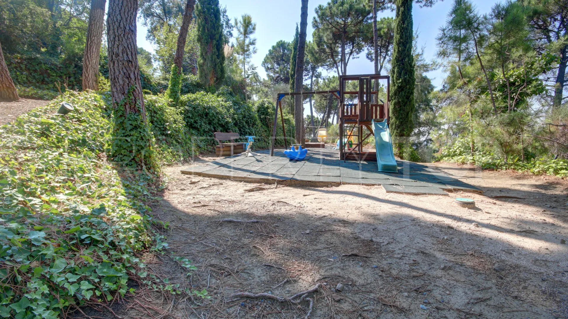 Buy villa in La Zagaleta