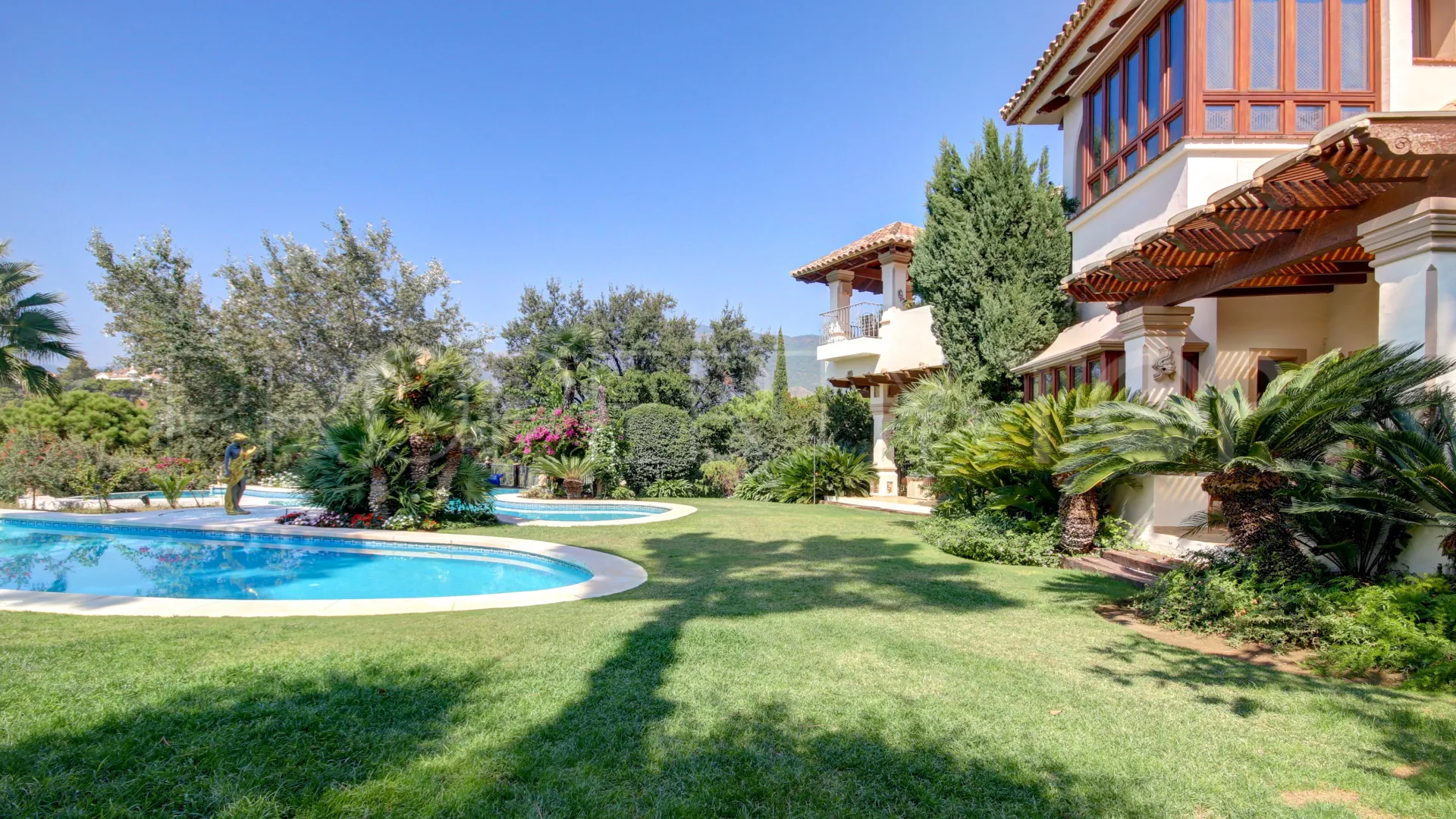 Buy villa in La Zagaleta