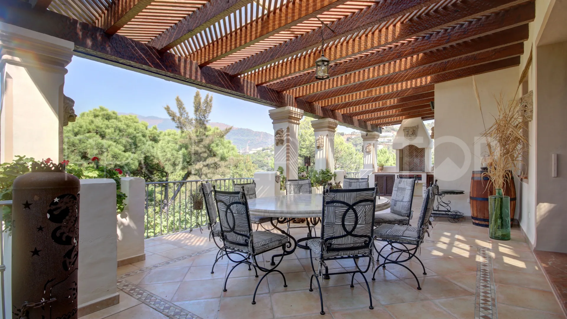Buy villa in La Zagaleta