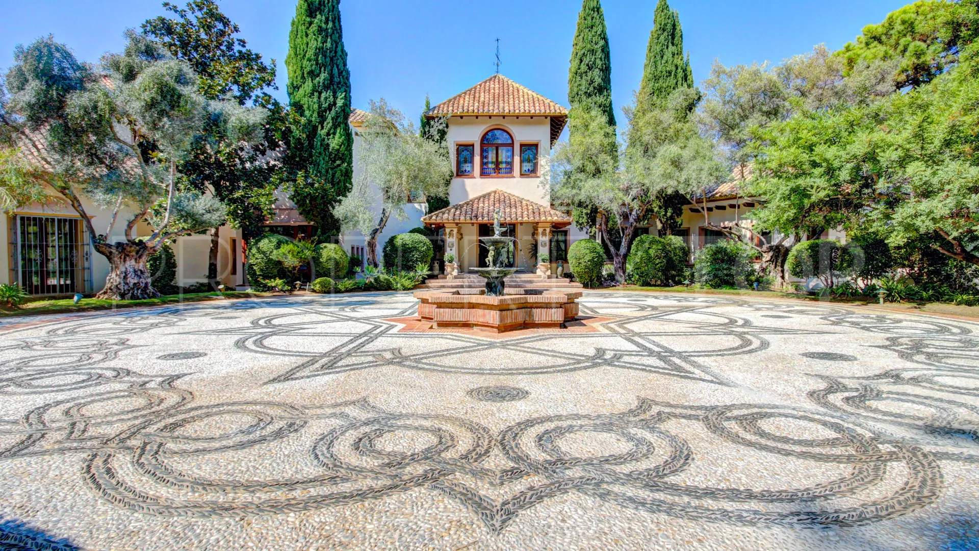 Buy villa in La Zagaleta