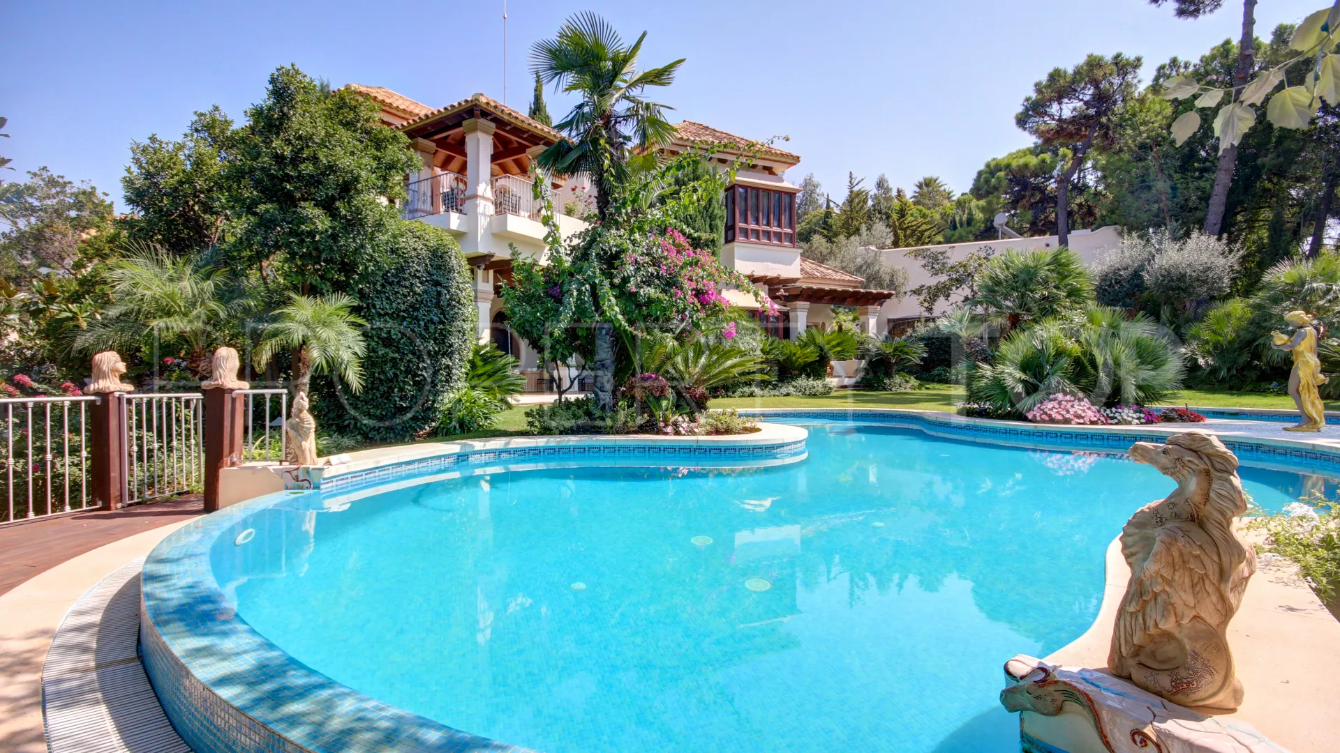 Buy villa in La Zagaleta