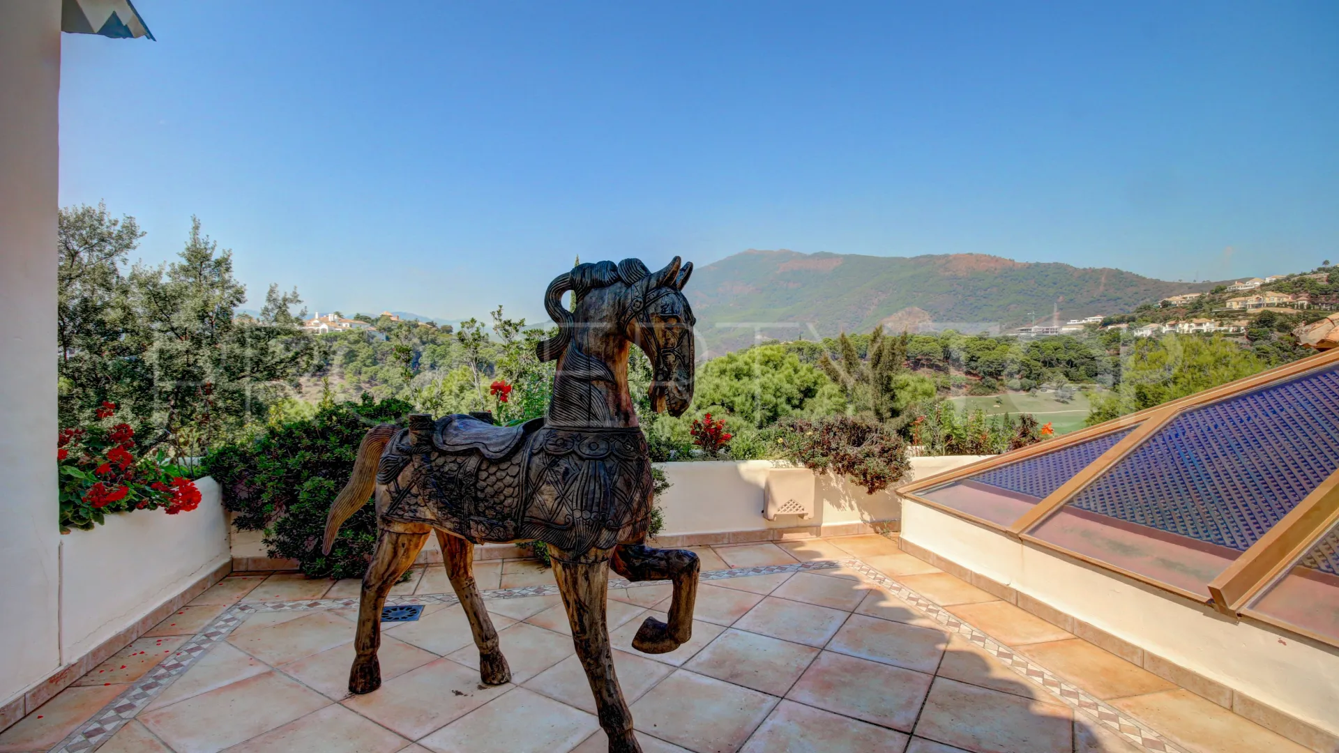 Buy villa in La Zagaleta