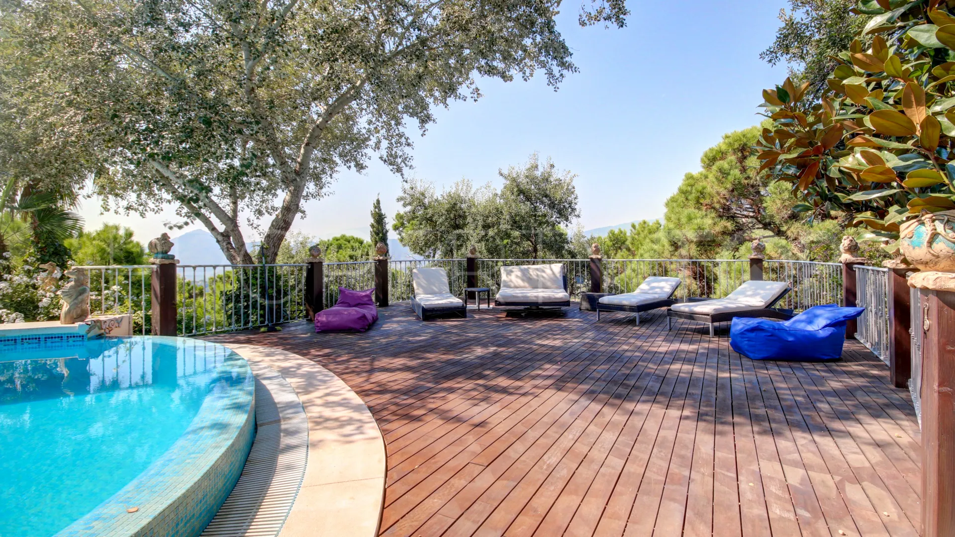 Buy villa in La Zagaleta