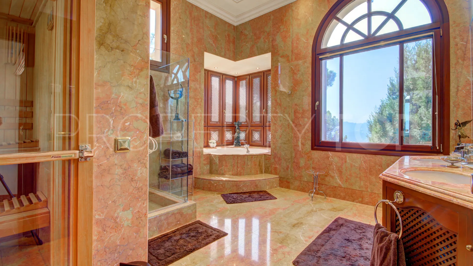 Buy villa in La Zagaleta