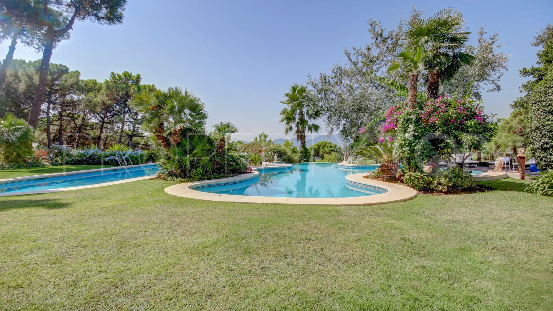 Buy villa in La Zagaleta
