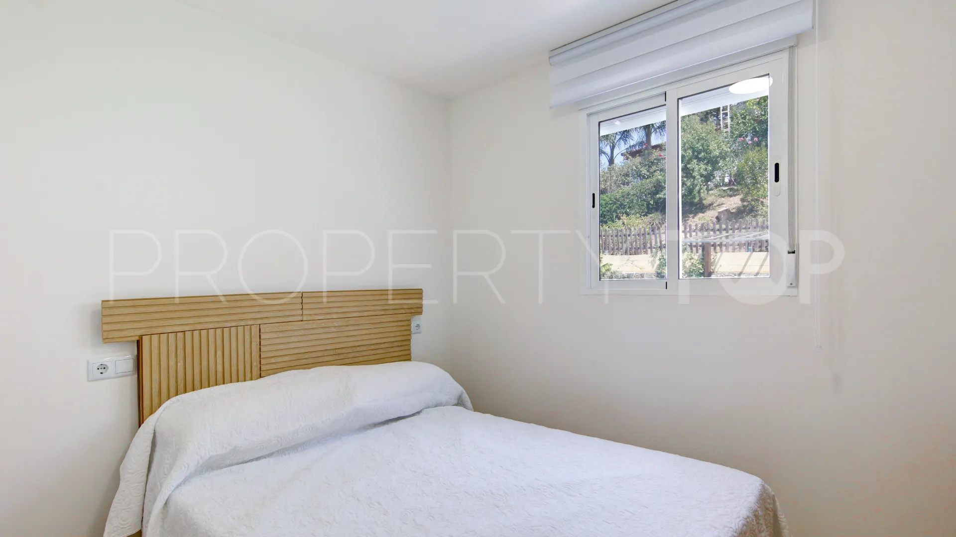 Villa for sale in Estepona with 6 bedrooms