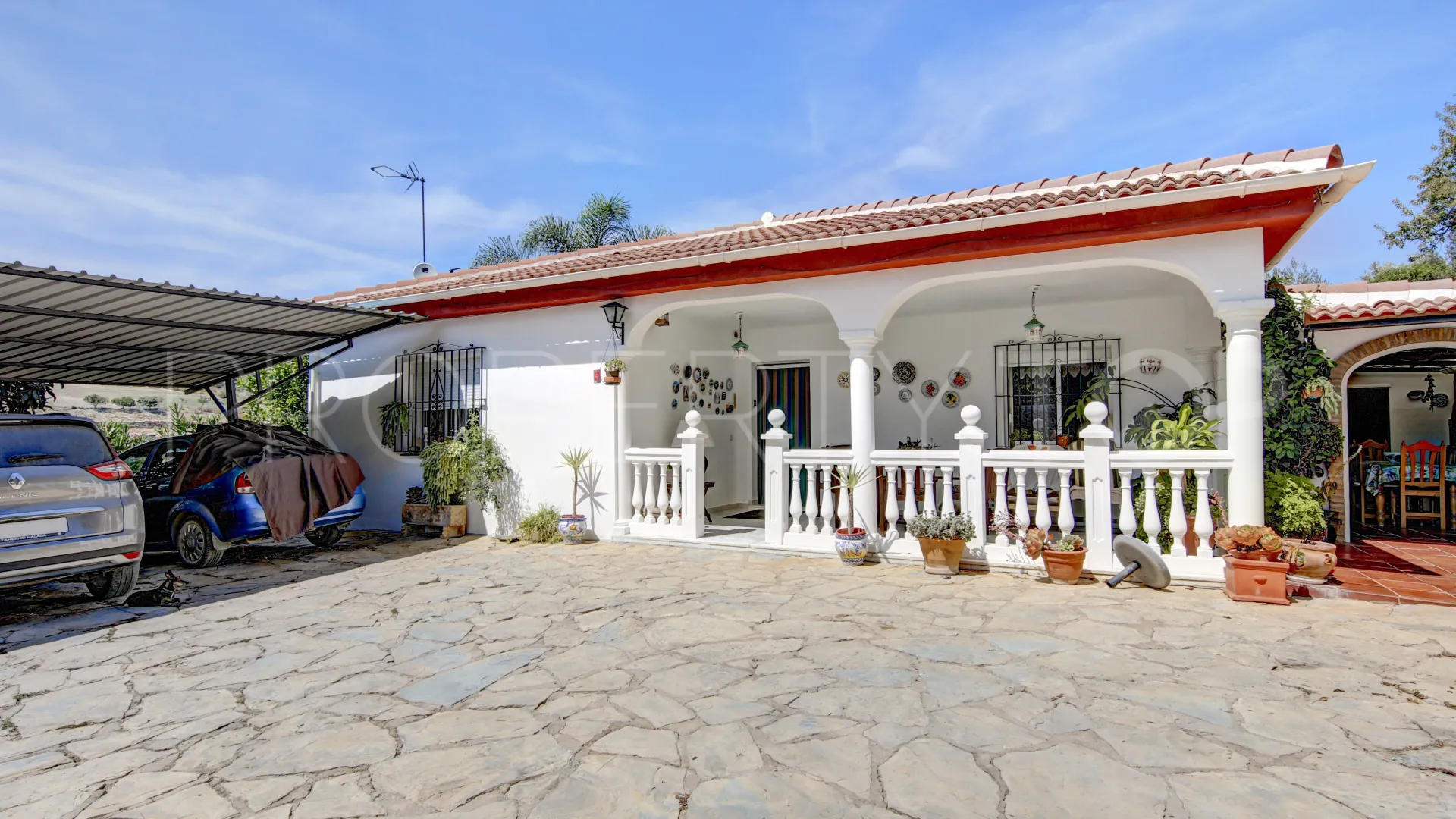 Villa for sale in Estepona with 6 bedrooms