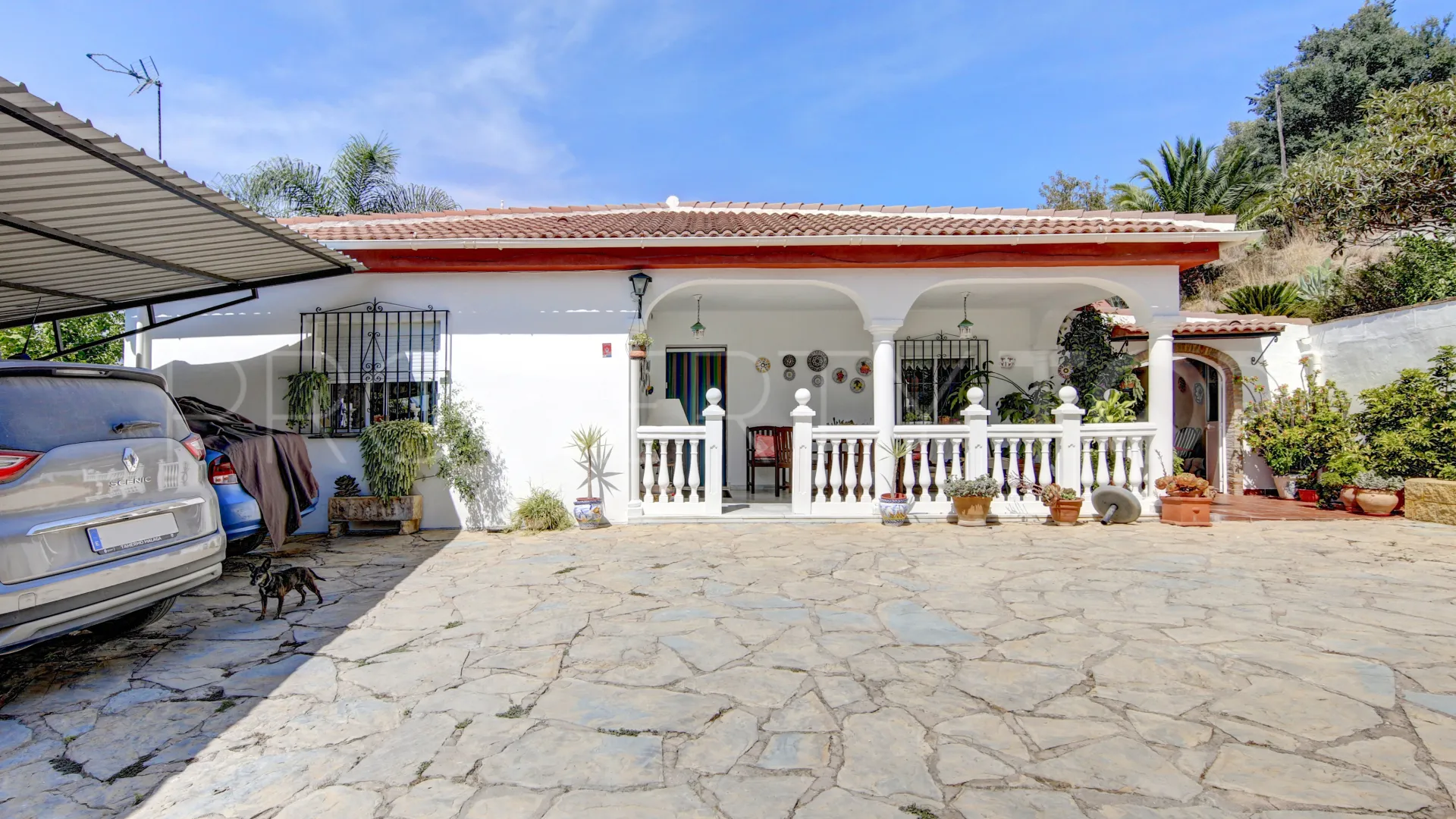 Villa for sale in Estepona with 6 bedrooms