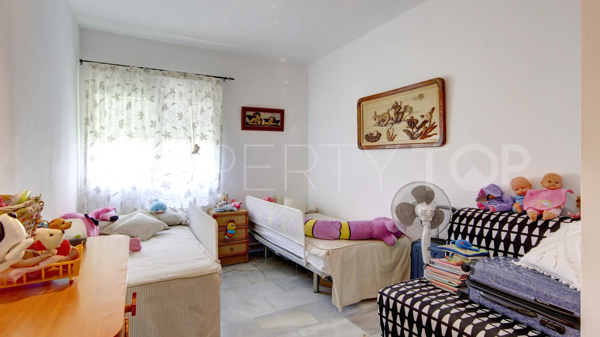 Villa for sale in Estepona with 6 bedrooms