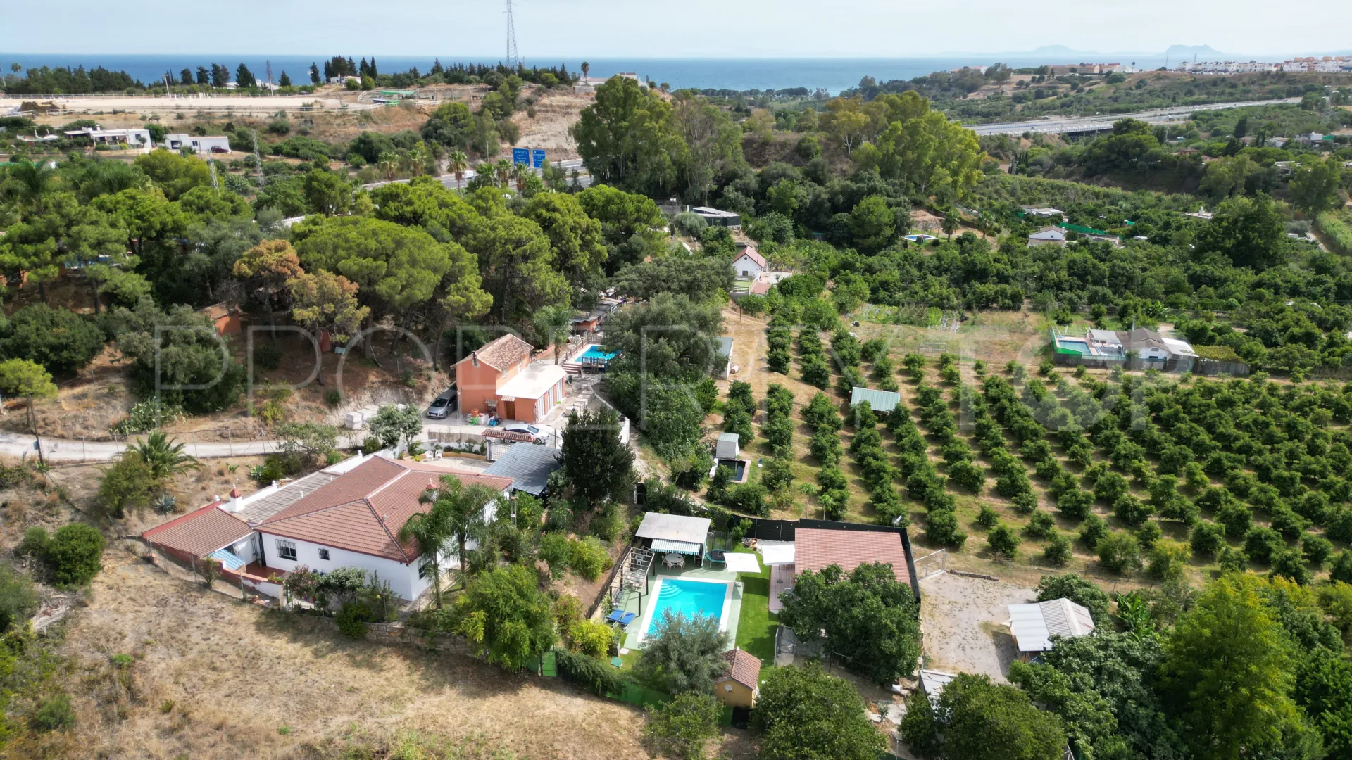 Villa for sale in Estepona with 6 bedrooms