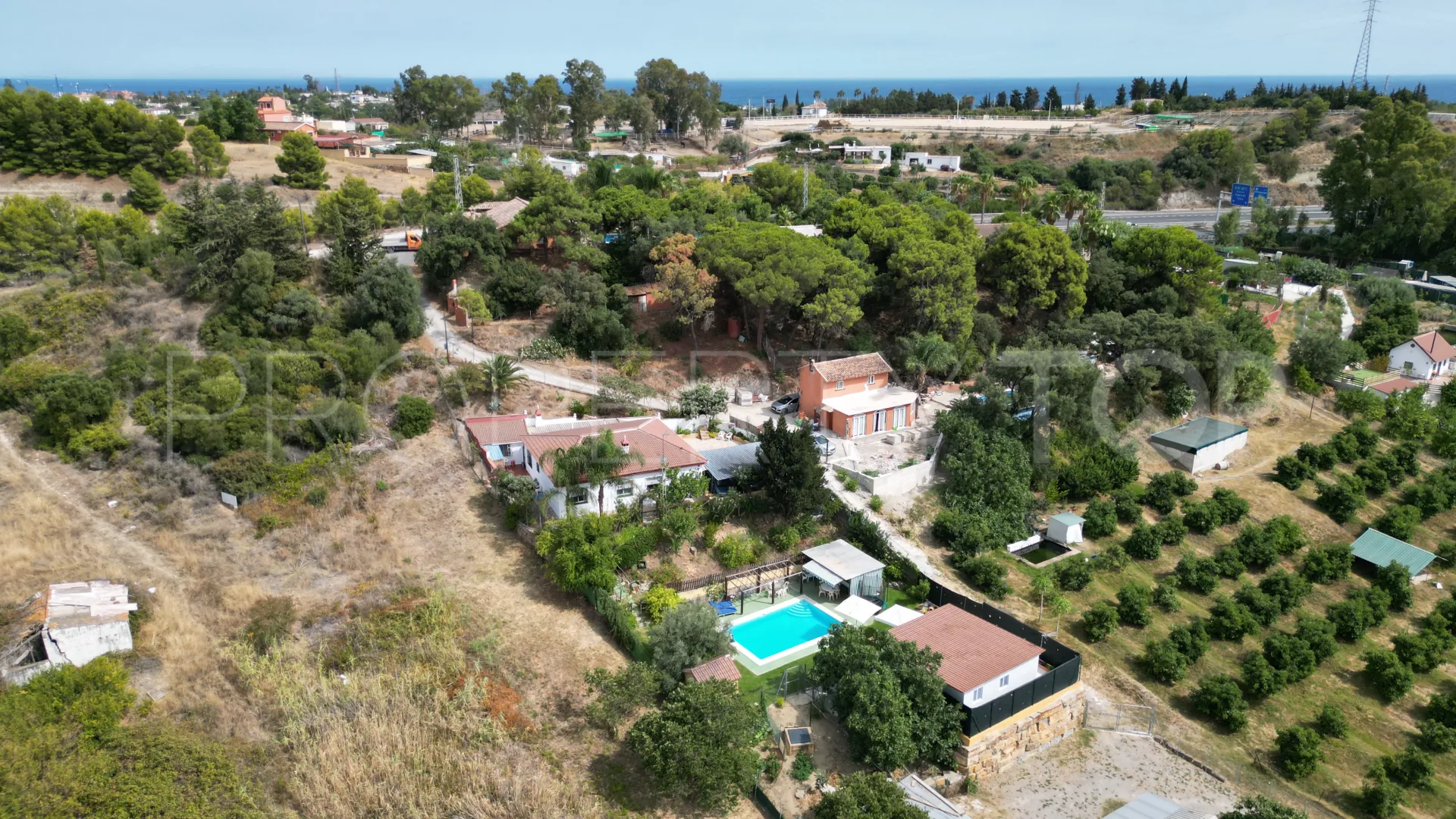Villa for sale in Estepona with 6 bedrooms
