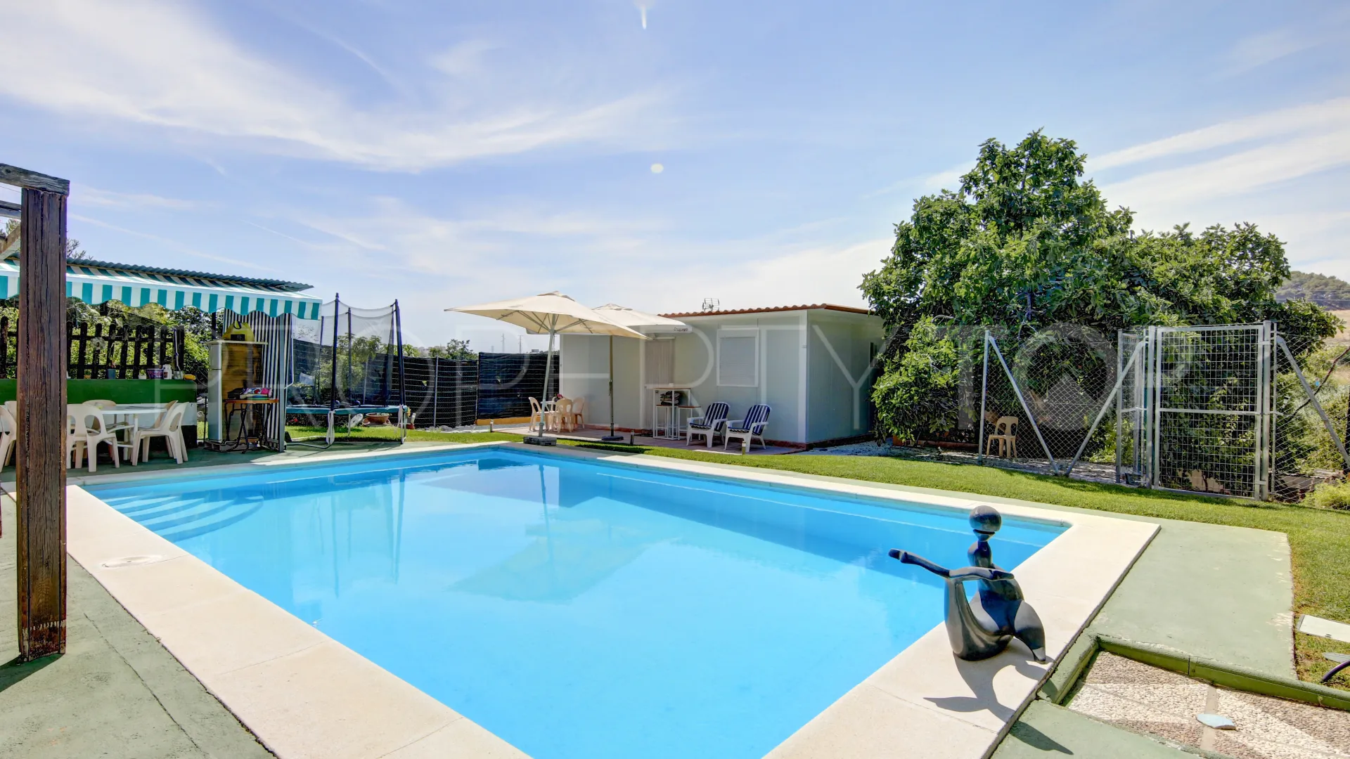 Villa for sale in Estepona with 6 bedrooms