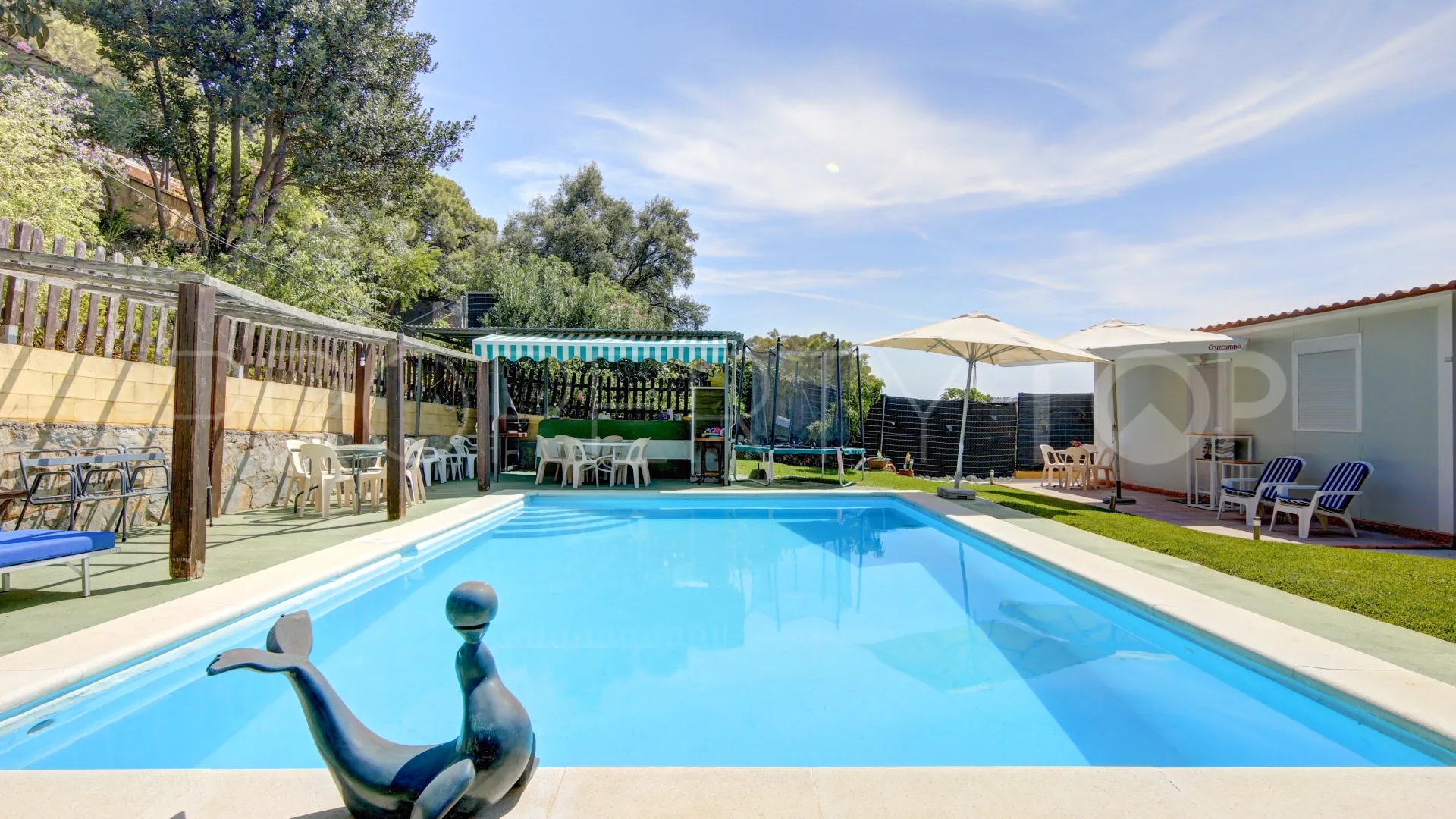 Villa for sale in Estepona with 6 bedrooms