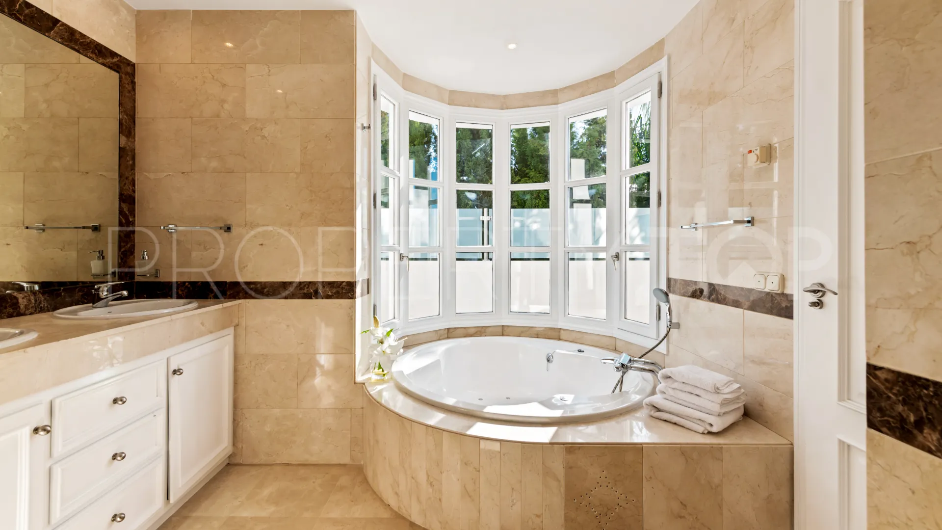 7 bedrooms villa for sale in Sierra Blanca