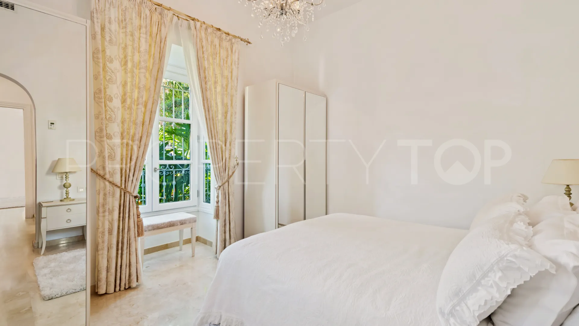 7 bedrooms villa for sale in Sierra Blanca