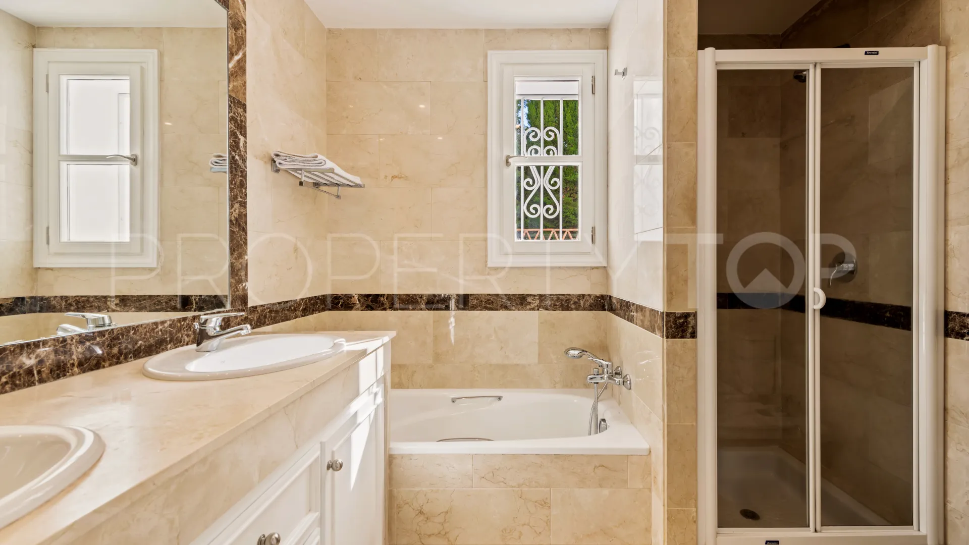 7 bedrooms villa for sale in Sierra Blanca