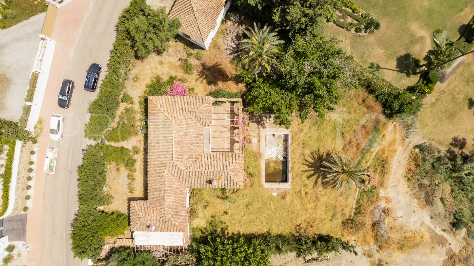 For sale plot in Nueva Andalucia